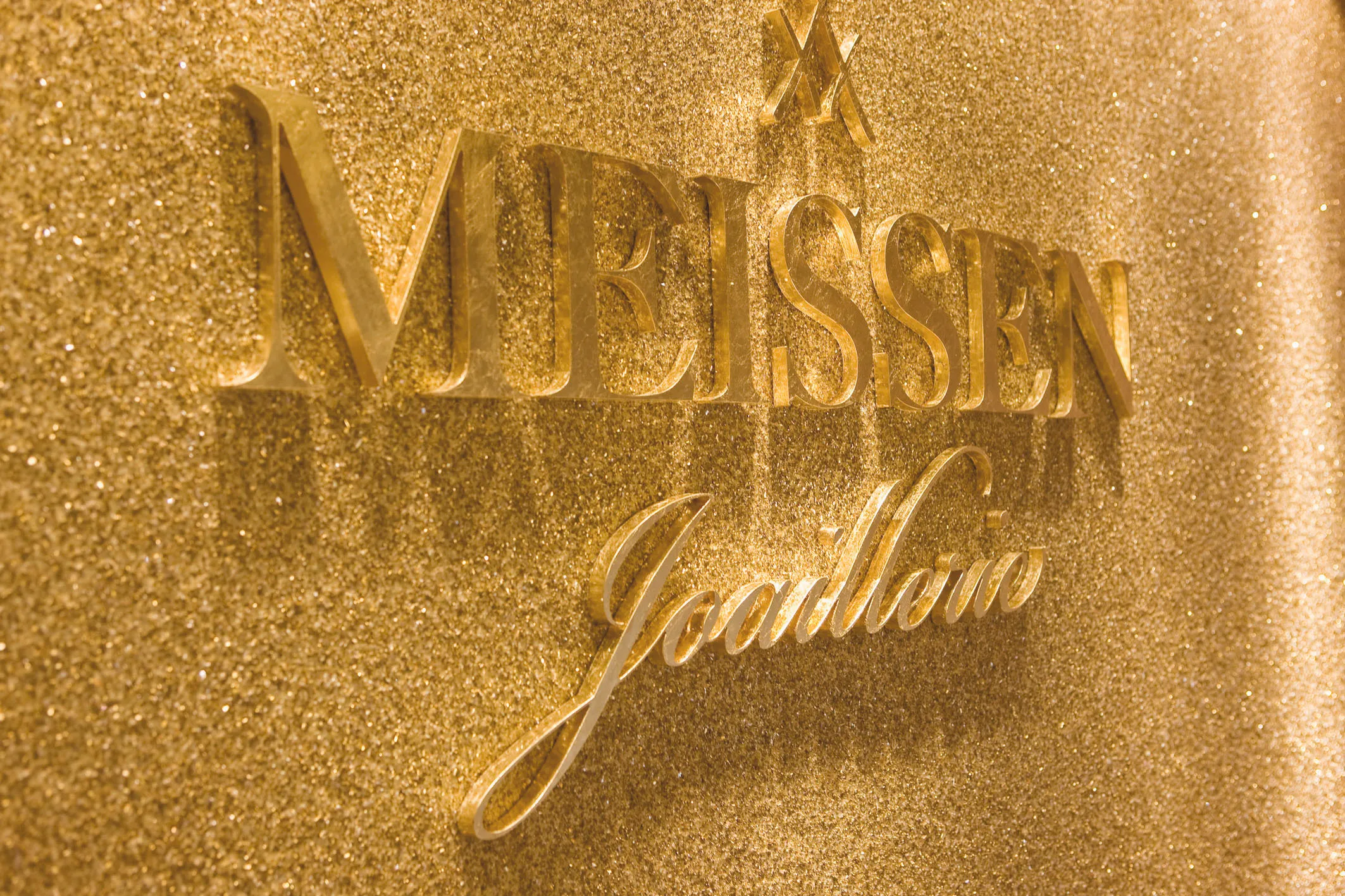 Meissen — Raumbild mit Kristall-Tapete